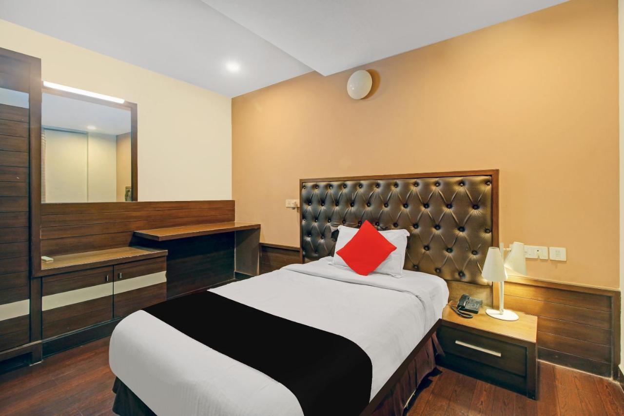 Collection O 82357 Hotel Surabhi Pride Trimulgherry Ngoại thất bức ảnh