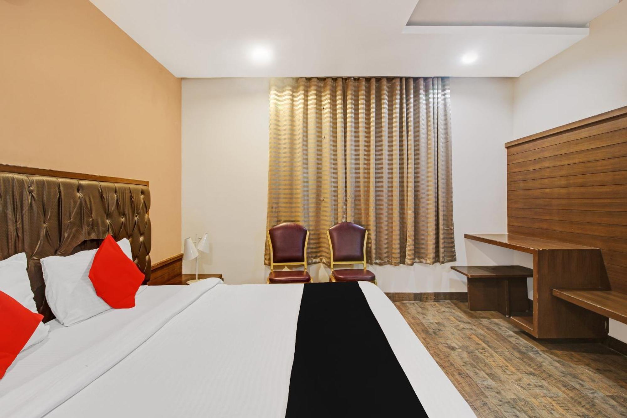 Collection O 82357 Hotel Surabhi Pride Trimulgherry Ngoại thất bức ảnh