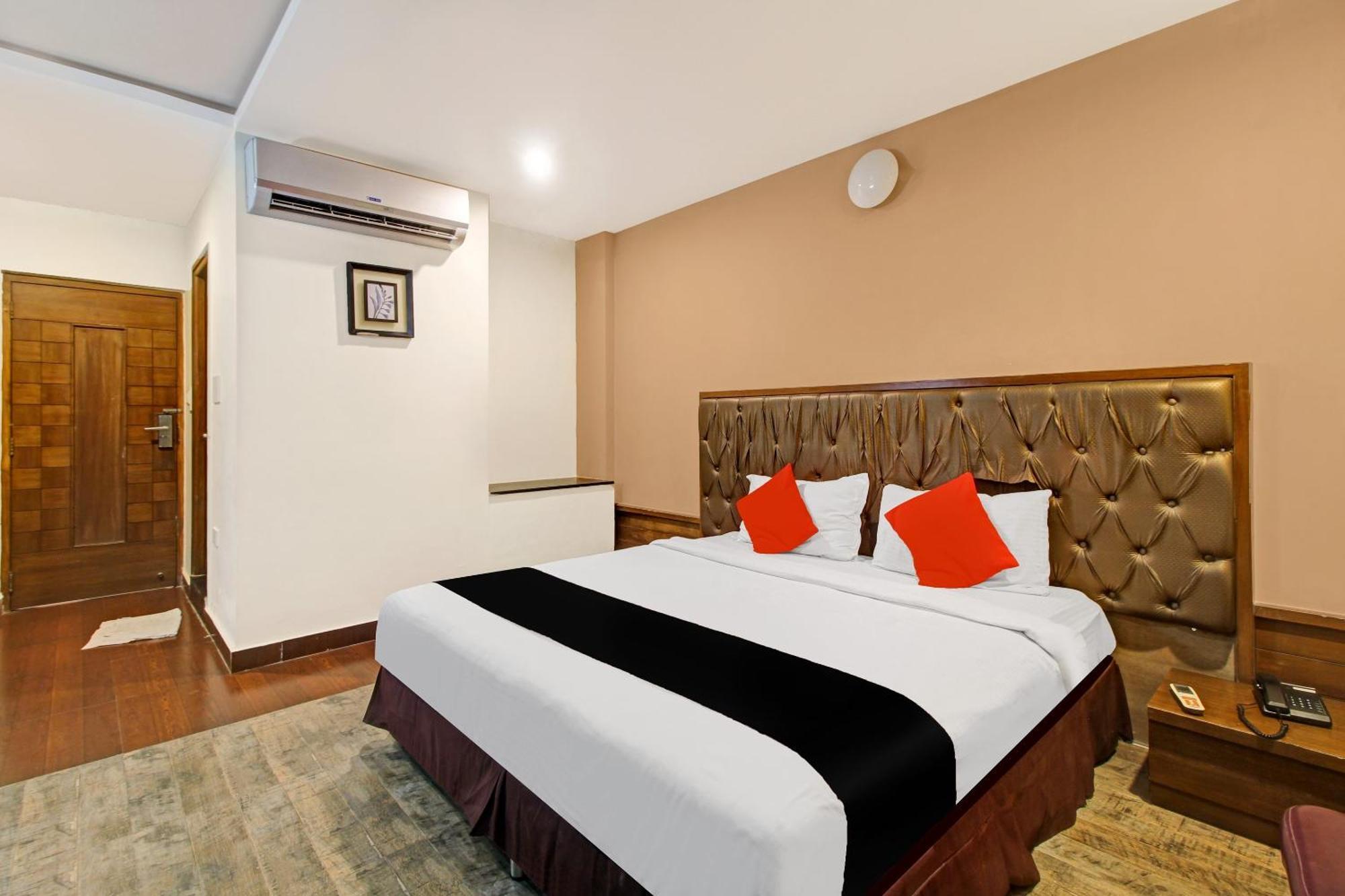 Collection O 82357 Hotel Surabhi Pride Trimulgherry Ngoại thất bức ảnh