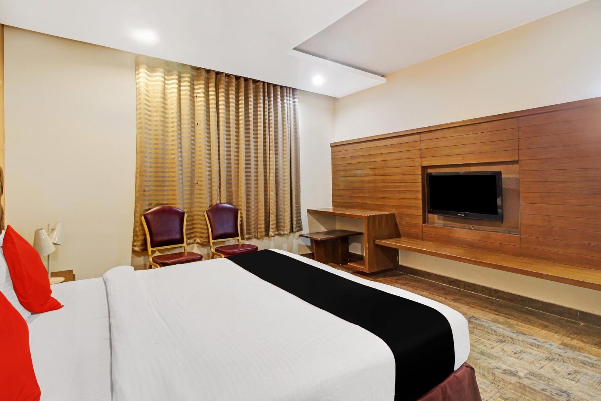 Collection O 82357 Hotel Surabhi Pride Trimulgherry Ngoại thất bức ảnh