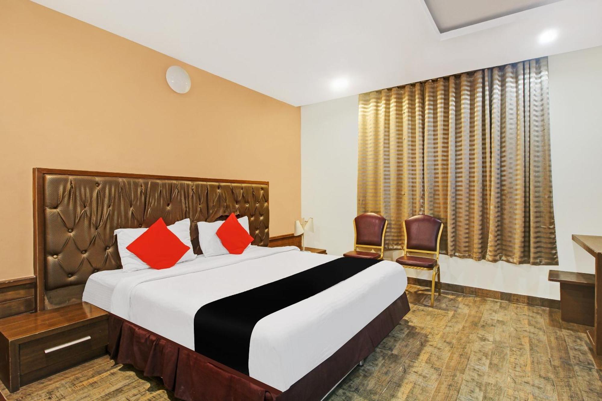 Collection O 82357 Hotel Surabhi Pride Trimulgherry Ngoại thất bức ảnh